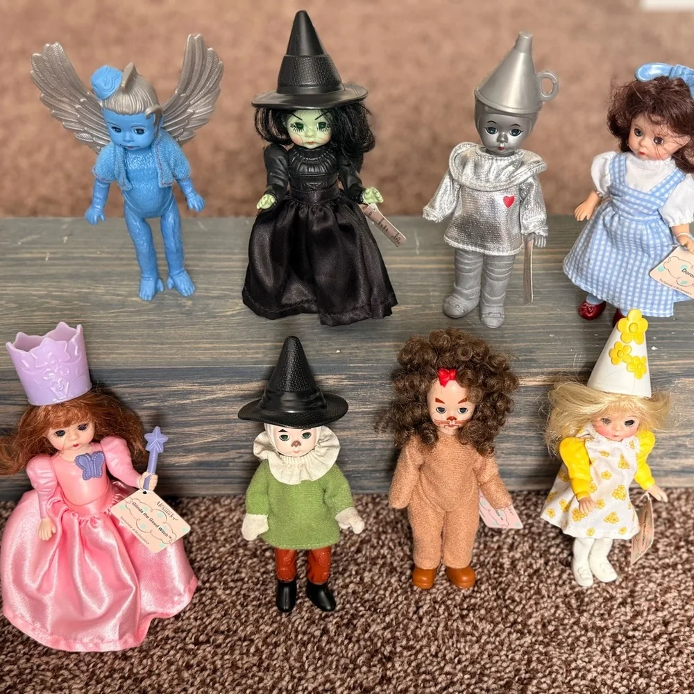 Madame Alexander Wizard of Oz Doll Set - Blue, Black, Silver, Pink, Brown - Picture 2 of 10